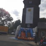 Rutsche und Hüpfburg für Kinder