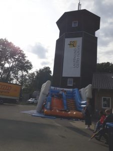 Rutsche und Hüpfburg für Kinder