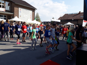 Aufwärmtrainig vor dem Schülerlauf