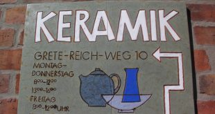 Eingangschild der Keramikwerkstatt